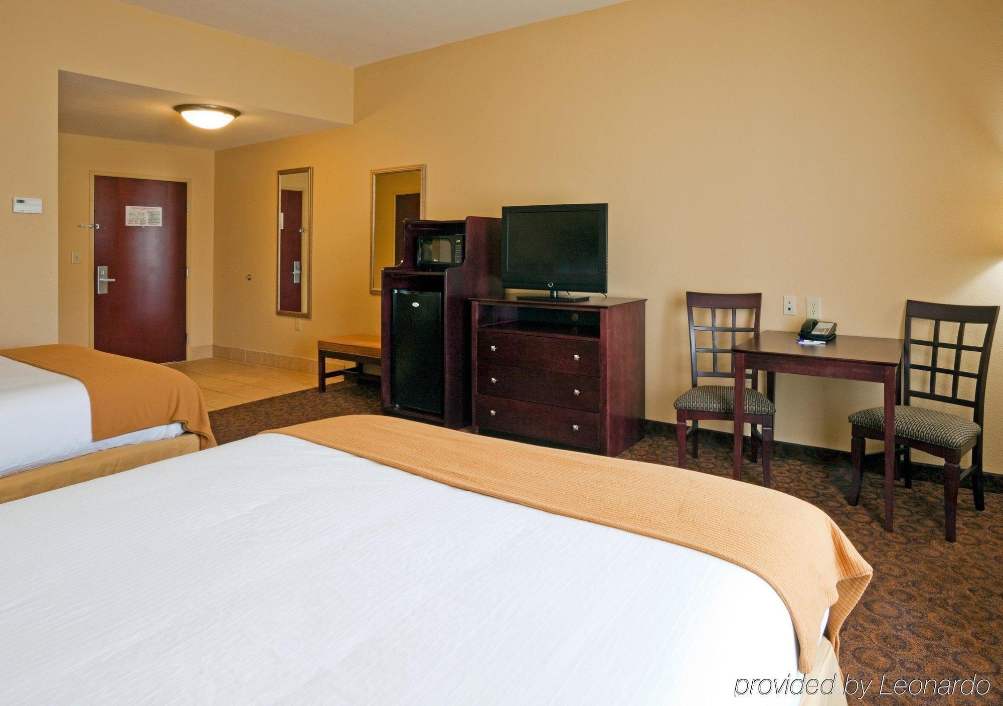 Holiday Inn Express Hotel & Suites Selma By Ihg Exterior photo